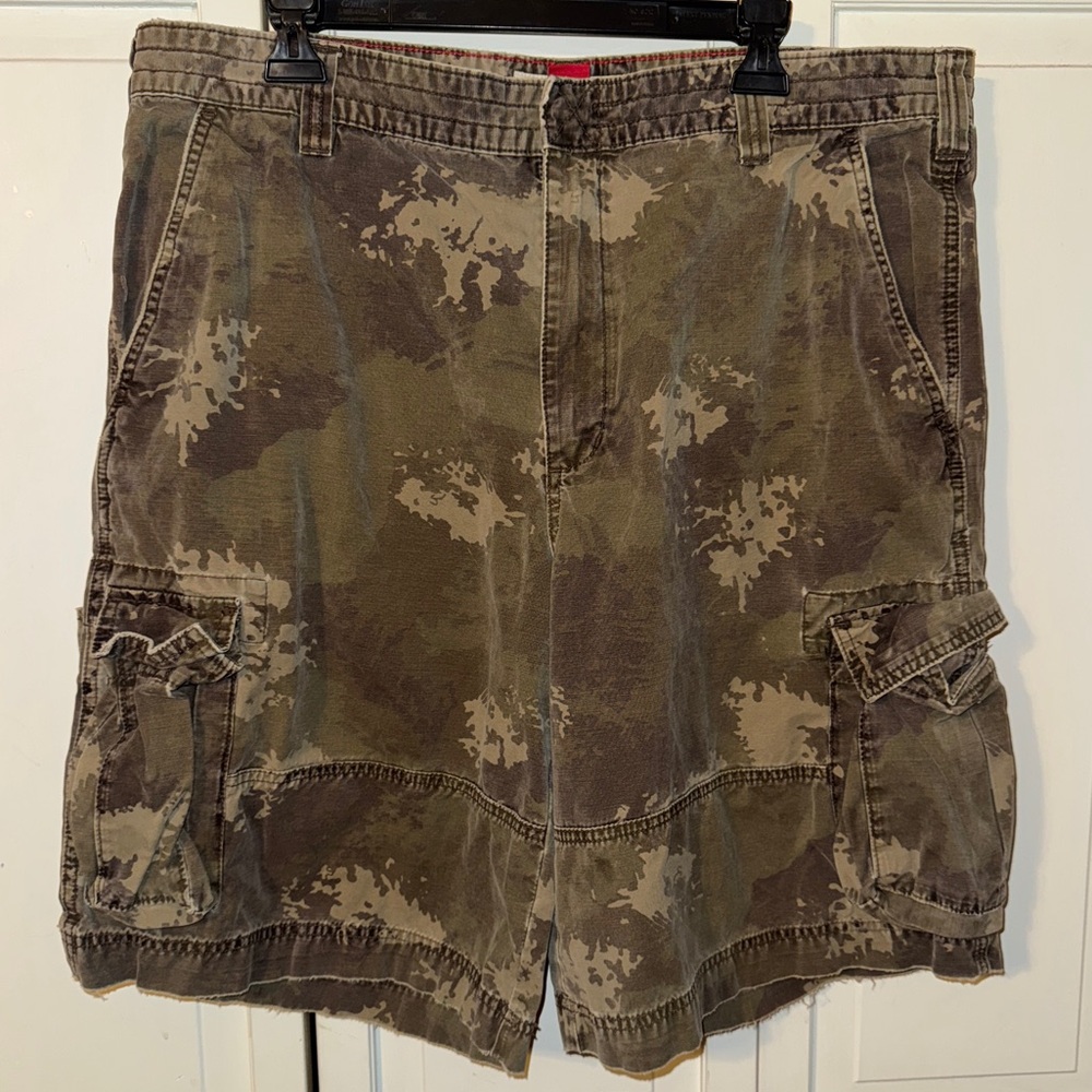Cargo Supply Camo Shorts, size 38